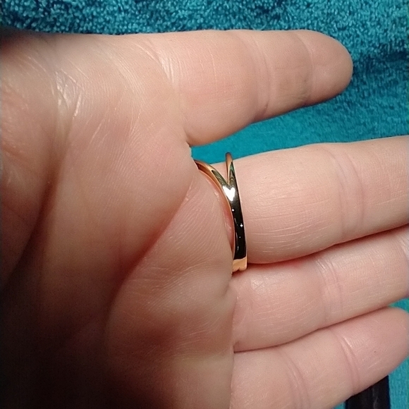 Goldtone crystal abstract gorgeous ring - Picture 4 of 5